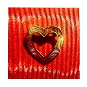 Vintage Gold Plated Heart Brooch with Fine Ridges